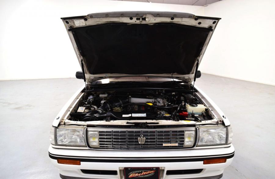 Моторный отсек Toyota Crown Royal Saloon Super Charger Hardtop (MS137) 1991 года  (фото 36 из 98)